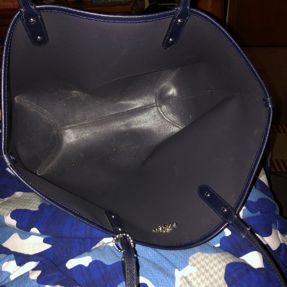 Woman’s reversible coach tote - Picture 4 of 5